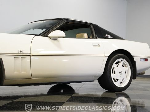 Used 1988 Chevrolet Corvette Coupe RWD image 23