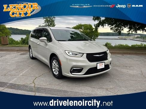 Used 2021 Chrysler Pacifica Touring-L FWD image 1