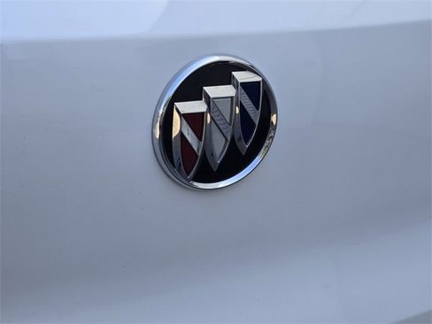 Certified 2022 Buick Encore GX Select w/ Sport Touring Package image 9