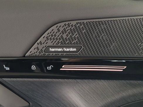 Certified 2025 BMW 530i image 28