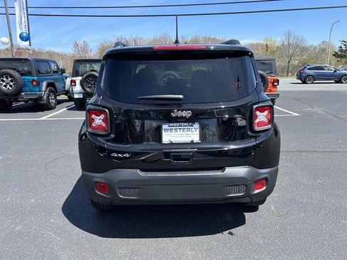 Certified 2023 Jeep Renegade Latitude w/ Sun/Sound Group AWD/4WD image 3
