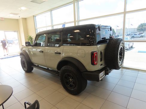 Used 2024 Ford Bronco Wildtrak AWD/4WD image 9