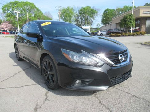 Used 2017 Nissan Altima 2.5 SR w/ Midnight Edition Package image 9