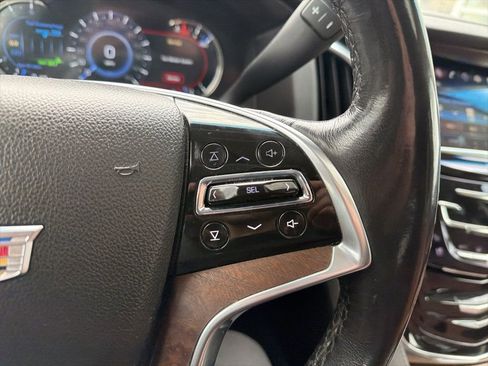 Used 2018 Cadillac Escalade Luxury AWD/4WD image 15