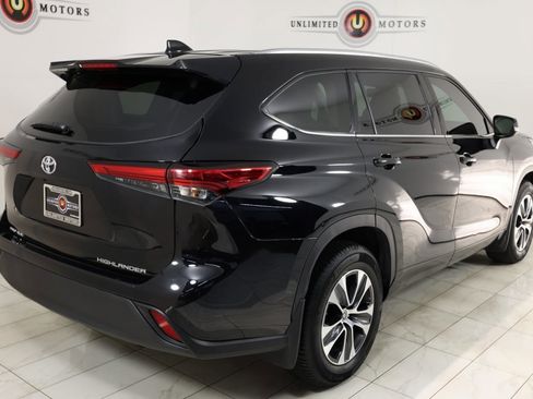 Used 2020 Toyota Highlander XLE image 3