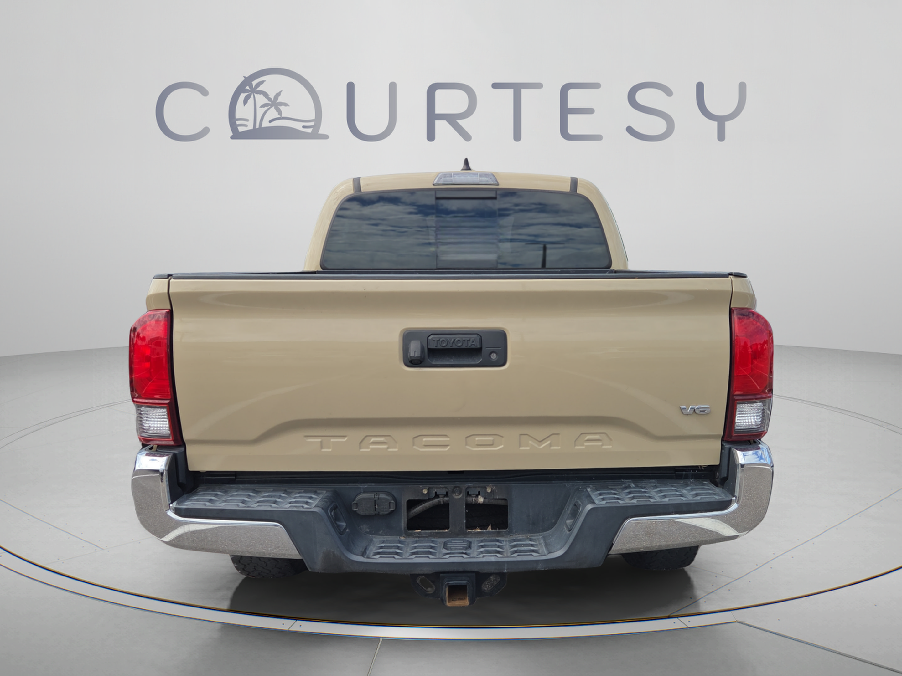 Used 2020 Toyota Tacoma SR5 RWD image 2