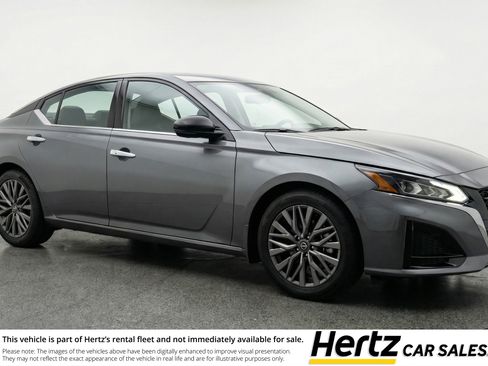 Used 2025 Nissan Altima 2.5 SV FWD image 1