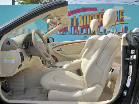 Used 2009 Mercedes-Benz CLK 350 Cabriolet image 12