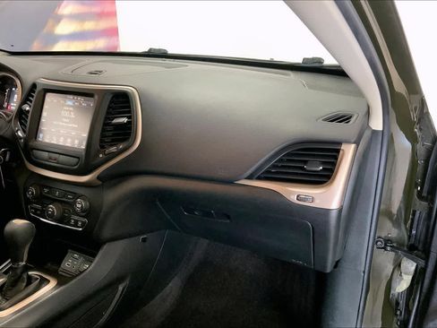 Used 2016 Jeep Cherokee 75th Anniversary FWD image 20