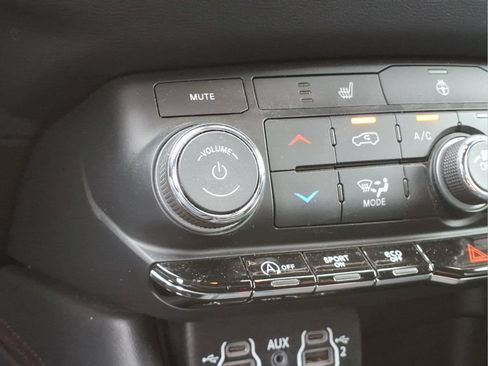 Used 2025 Dodge Durango GT AWD/4WD image 12