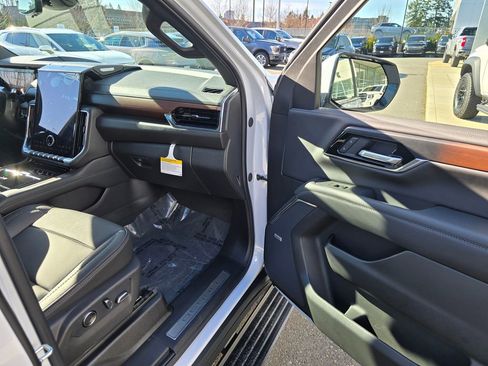 New 2026 GMC Yukon XL Denali w/ Denali Reserve Package image 44