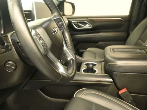 Used 2023 Chevrolet Suburban Premier AWD/4WD image 21