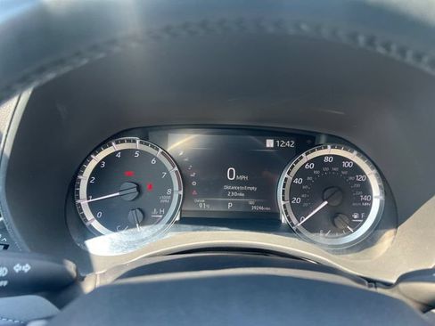 Used 2023 Toyota Highlander LE AWD/4WD image 14