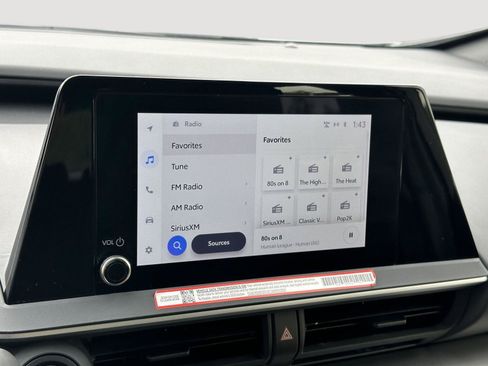 Used 2025 Toyota Prius LE FWD image 11