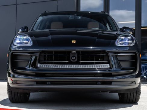 New 2026 Porsche Macan AWD/4WD image 8