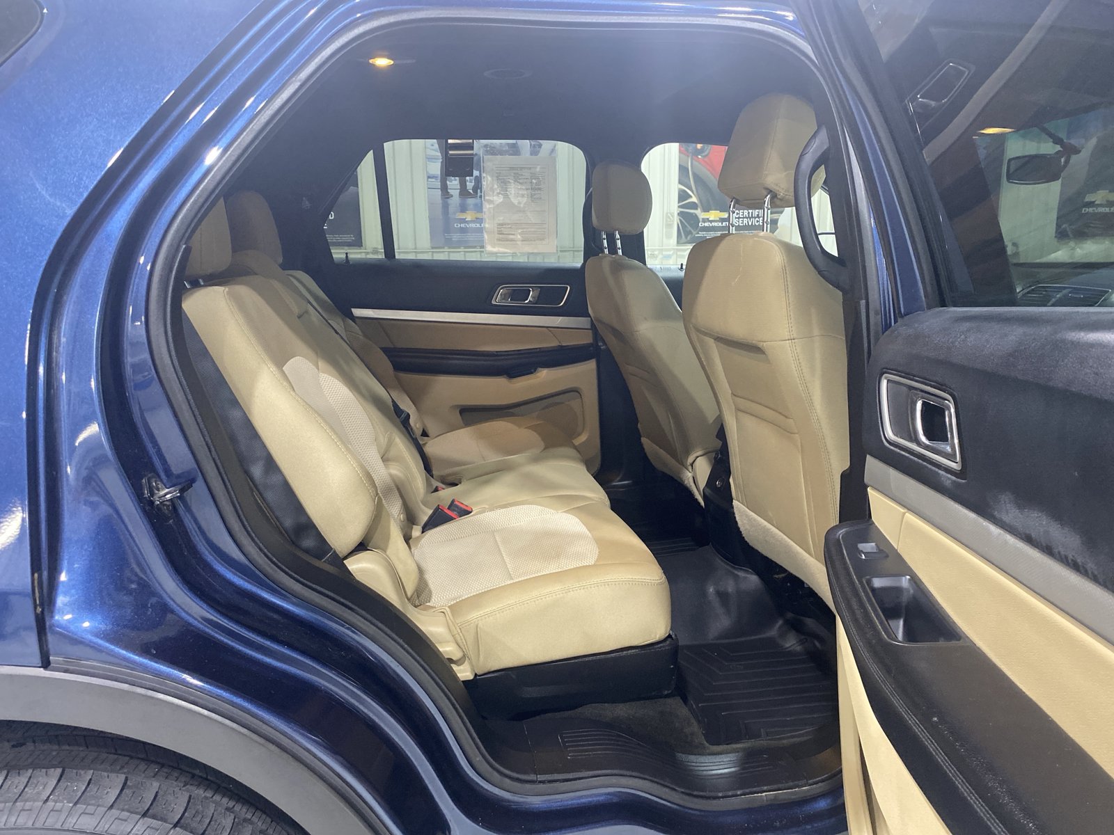 Used 2016 Ford Explorer XLT w/ Equipment Group 201A AWD/4WD image 12