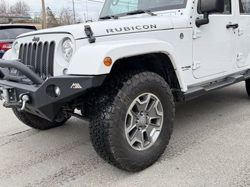 Used 2018 Jeep Wrangler Unlimited Rubicon w/ Connectivity Group image 12