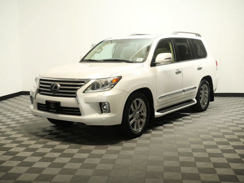 Used 2014 Lexus LX 570 4WD image 4