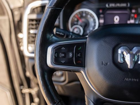 Used 2019 RAM 1500 Laramie AWD/4WD image 17