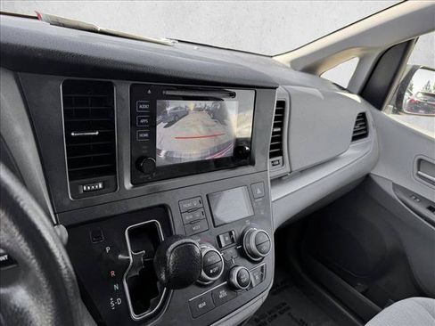 Used 2015 Toyota Sienna LE FWD image 13
