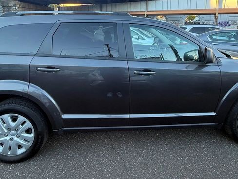 Used 2017 Dodge Journey SE w/ Flexible Seating Group image 4