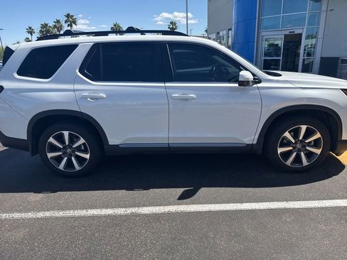 Used 2023 Honda Pilot Elite image 4
