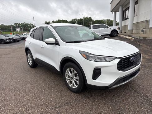 Used 2023 Ford Escape Active w/ Tech Pack #2 AWD/4WD image 1