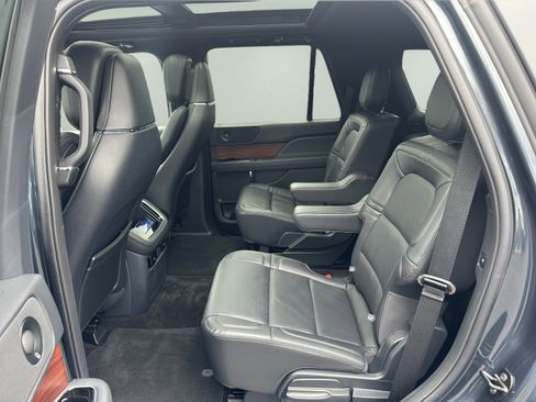 Certified 2024 Lincoln Navigator Reserve AWD/4WD image 11