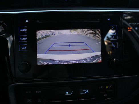 Used 2017 Toyota Corolla SE image 29