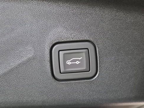 New 2026 Cadillac Vistiq Platinum w/ LPO, Floor Liner Package image 10