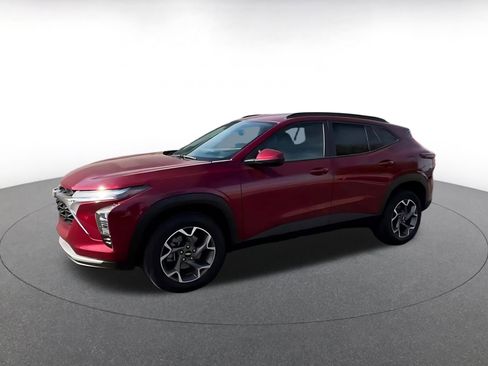 Used 2025 Chevrolet Trax LT image 7