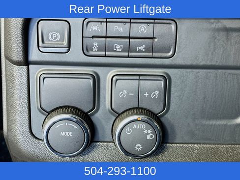 Used 2025 Chevrolet Suburban LT RWD image 12