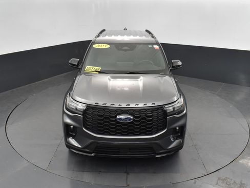 Used 2025 Ford Explorer ST-Line w/ ST-Line Street Pack AWD/4WD image 50