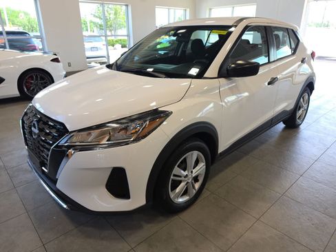 Used 2022 Nissan Kicks S FWD image 1