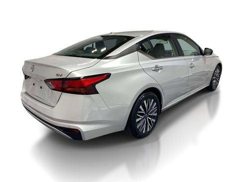 Used 2024 Nissan Altima 2.5 SV FWD image 4