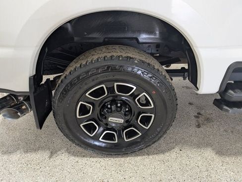 Used 2023 Ford F350 Platinum w/ FX4 Off-Road Package AWD/4WD image 14