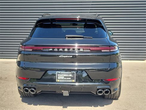 Used 2025 Porsche Cayenne image 6