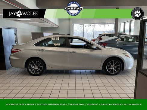 Used 2016 Toyota Camry XSE image 1