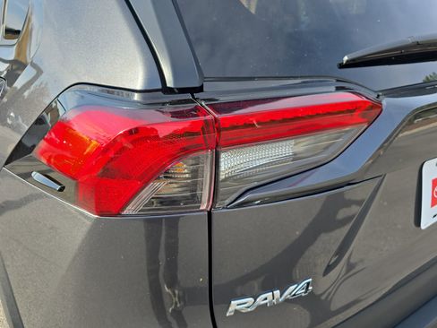 Certified 2022 Toyota RAV4 XLE image 33