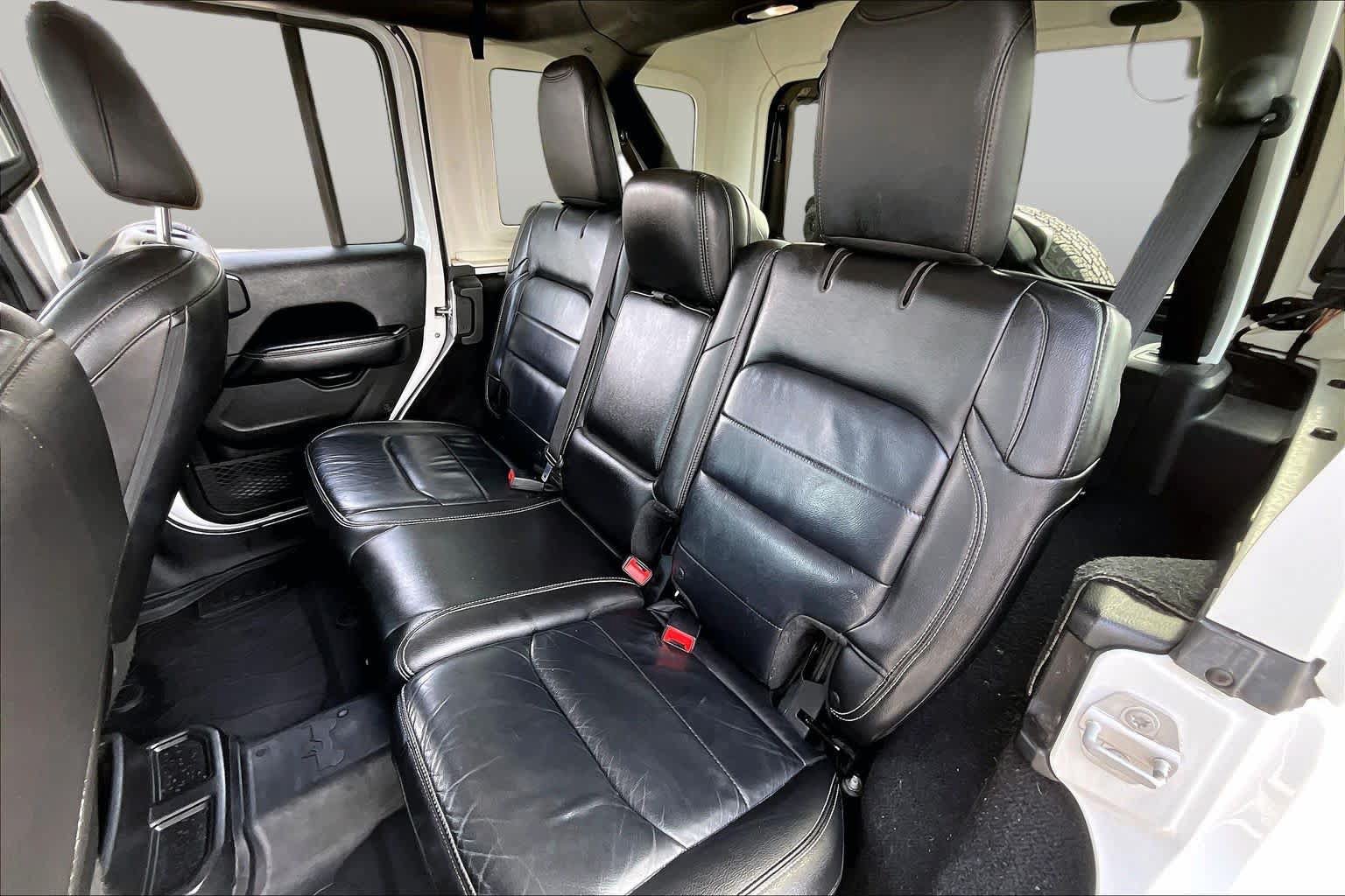 Used 2018 Jeep Wrangler Unlimited Sahara AWD/4WD image 19