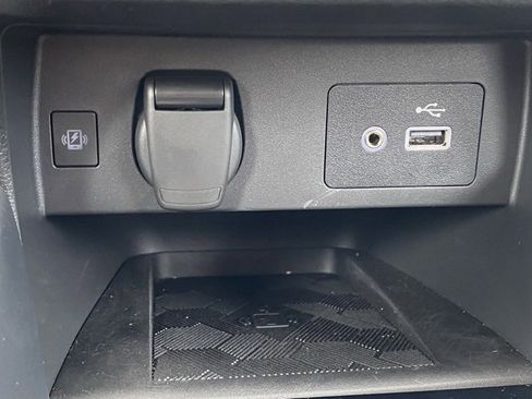 Used 2024 Nissan Versa SV w/ Trunk Package image 21