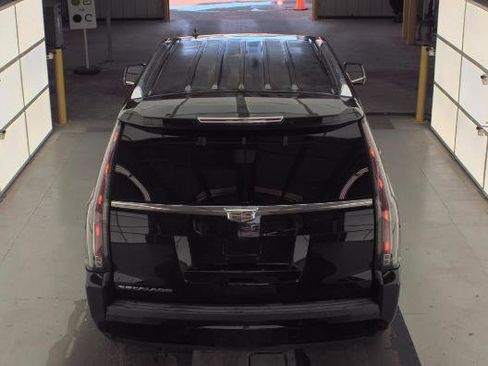 Used 2017 Cadillac Escalade Platinum image 5