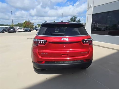 Used 2026 Jeep Compass Limited AWD/4WD image 5