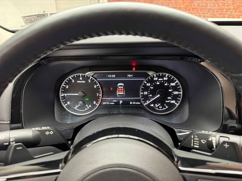 Used 2025 Nissan Pathfinder SL AWD/4WD image 16