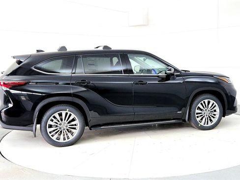 New 2026 Toyota Highlander Platinum image 6