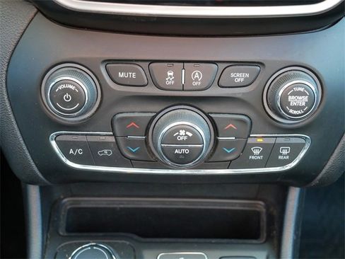 Used 2019 Jeep Cherokee Limited w/ Trailer Tow Group image 27