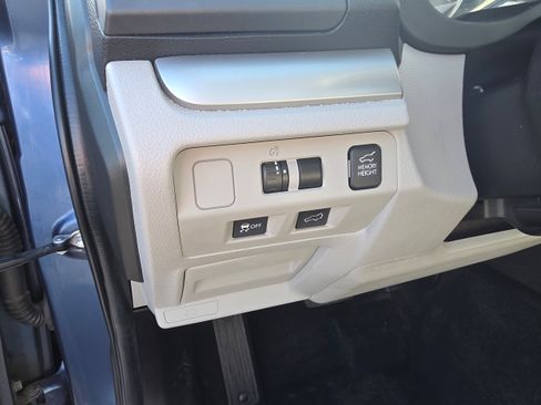 Used 2014 Subaru Forester 2.5i Limited AWD/4WD image 16