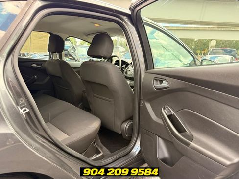 Used 2017 Ford Focus SE FWD image 29