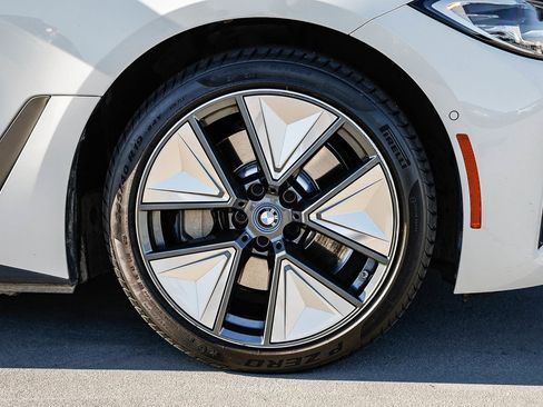 Used 2022 BMW i4 eDrive40 image 9