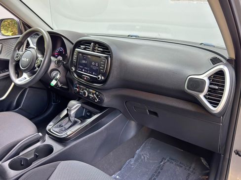 Used 2022 Kia Soul LX w/ Technology Package FWD image 13
